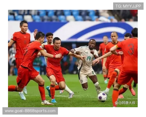 退役足球球星再度聚焦绿茵场引发球迷热议与情感共鸣